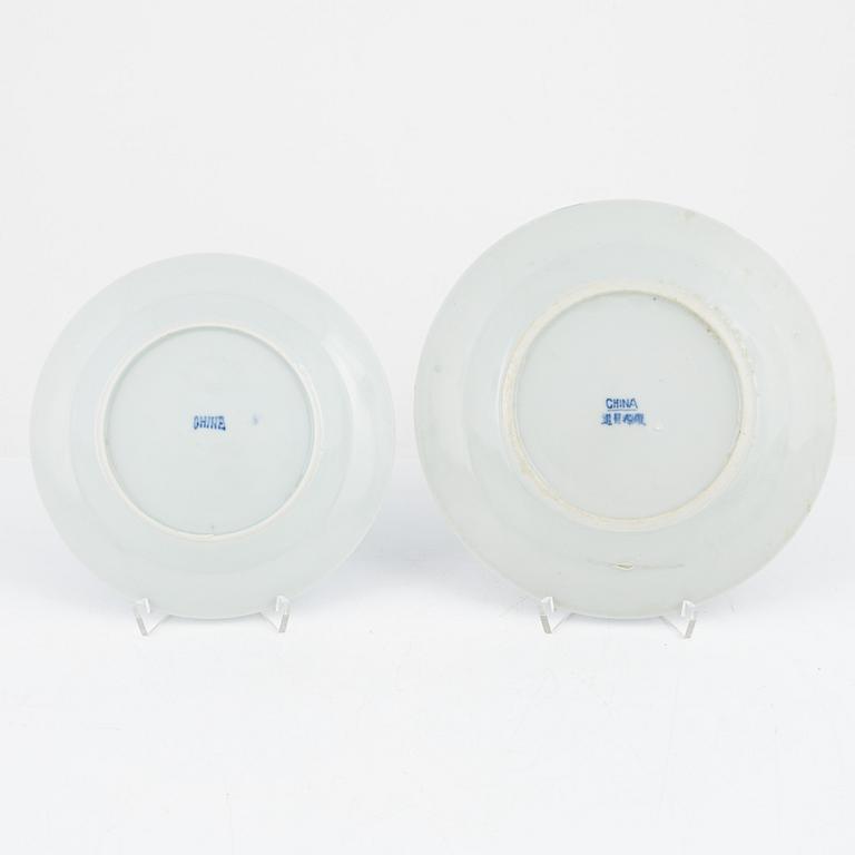 A set of six Chinese blue and white tea cups with saucers and nine plates, Qing dynasty, 19/20th century.
