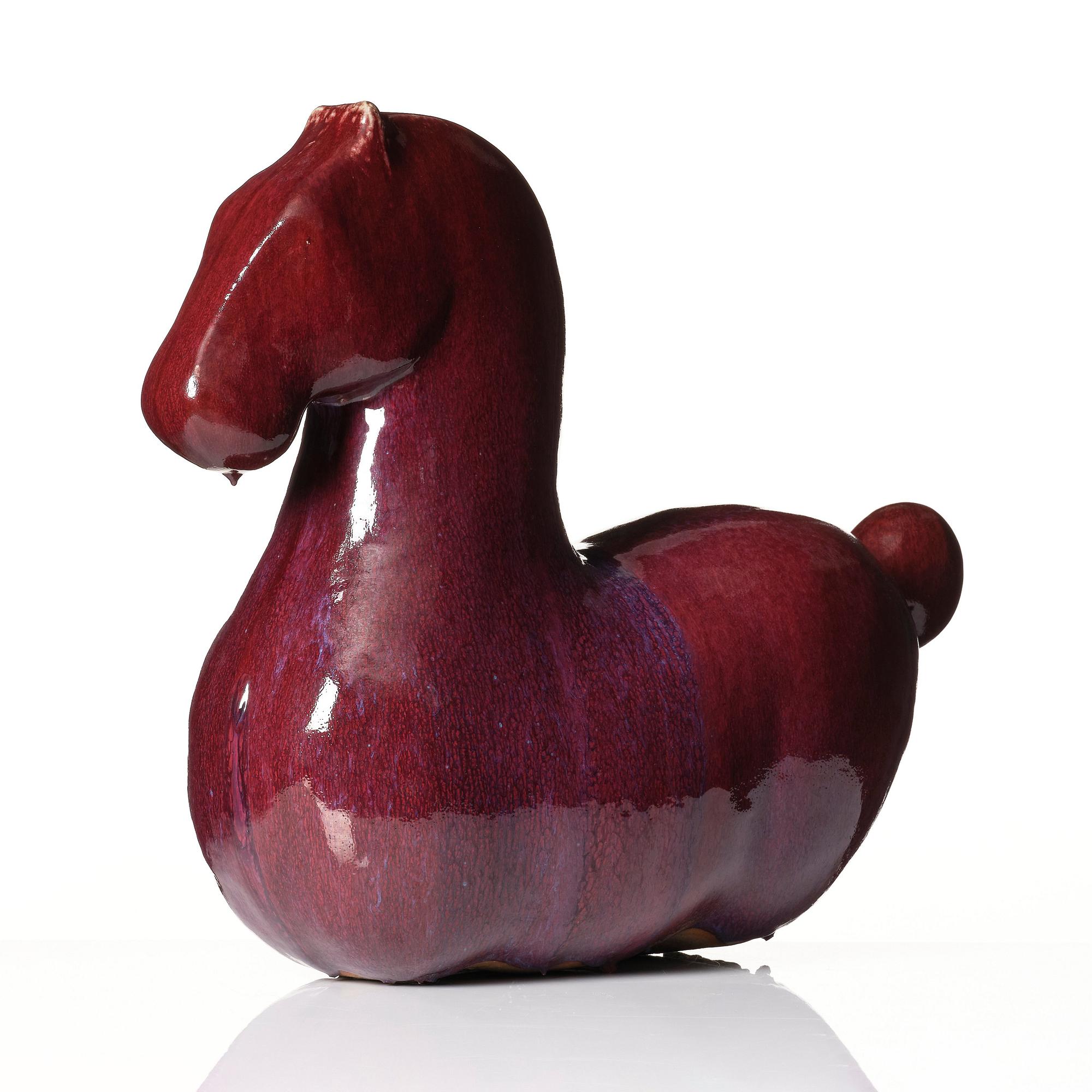 Ulla & Gustav Kraitz, skulptur, liggande häst, egen ateljé, Förslöv 1986.