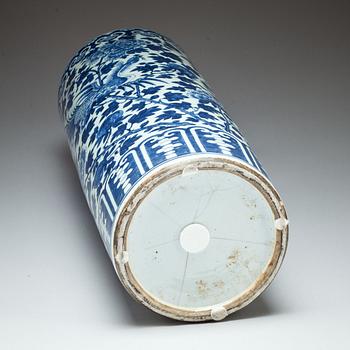 PARAPLYSTÄLL, porslin. Kina. Omkring 1900.