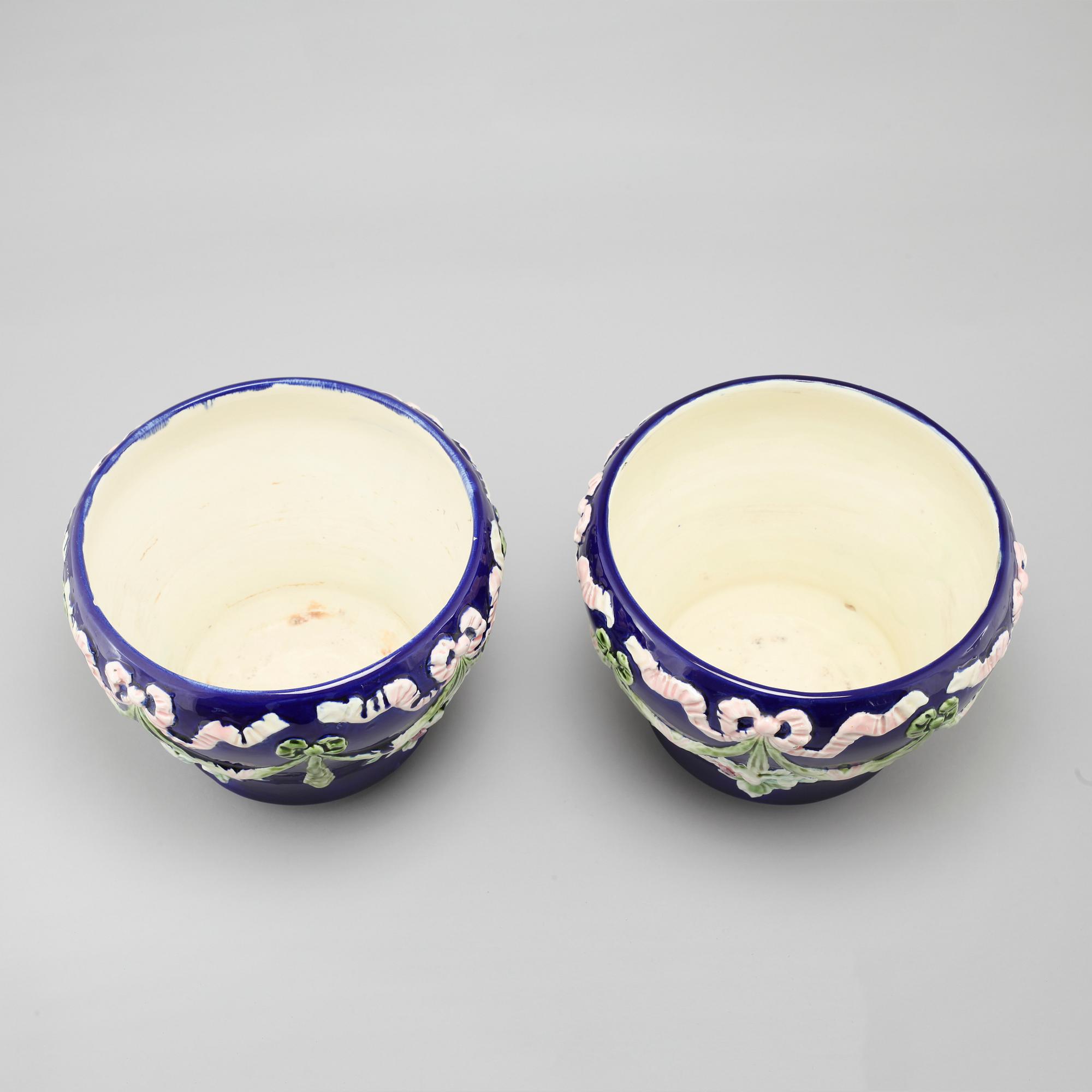 A pair of majolica flower pots, early 20th century.