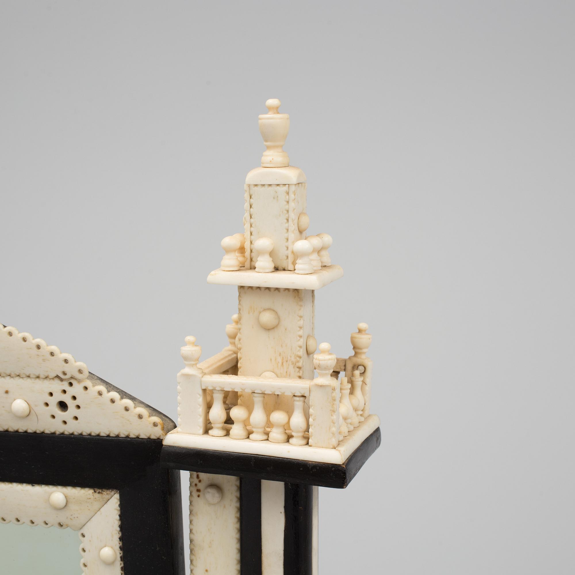 A 19th century toilet mirror by Jan Petter Jansson, "Bonna-Janne" (1829-1914).