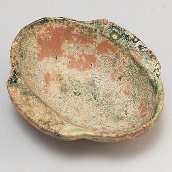 BÄGARE samt FLASKA, keramik. Varav bägaren Handynastin (206 f.Kr - 220 e.Kr).