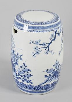 TRÄDGÅRDSPALL, porslin, Kina, 1900-tal.