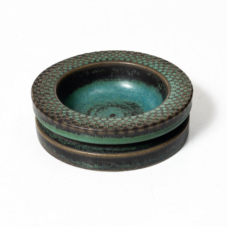 Stig Lindberg, a stoneware dish, Gustavsberg Studio 1964.