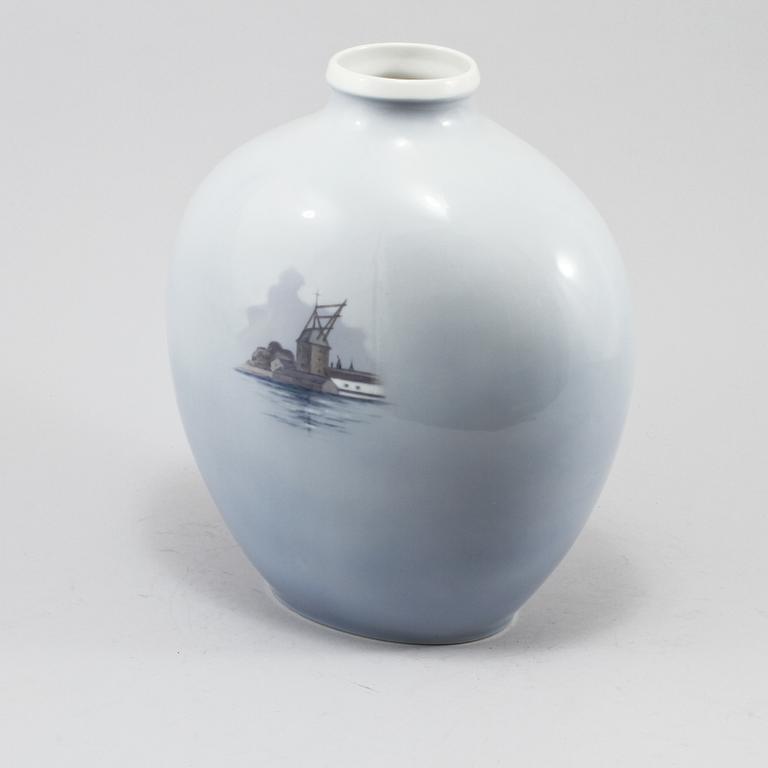VAS, porslin, Royal Copenhagen, 1900-talets andra hälft.