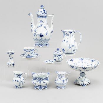 A dining service, procelain, 116 pcs, full lace "Musselmalet" from Royal Copenhagen.