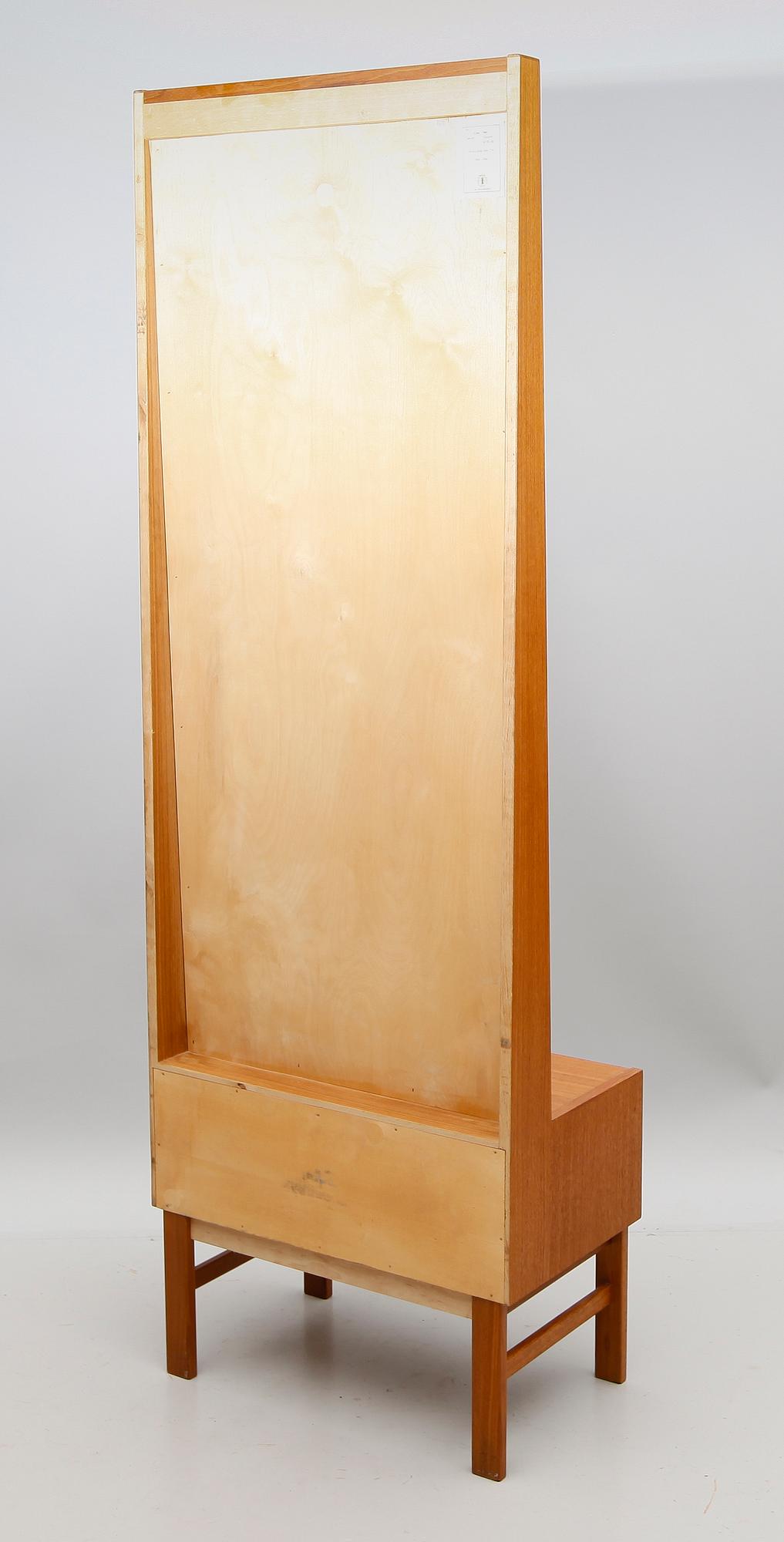 HALLMÖBEL, 1900-talets andra hälft.