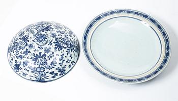 A Chinese blue and white tureen with cover, 20th century.