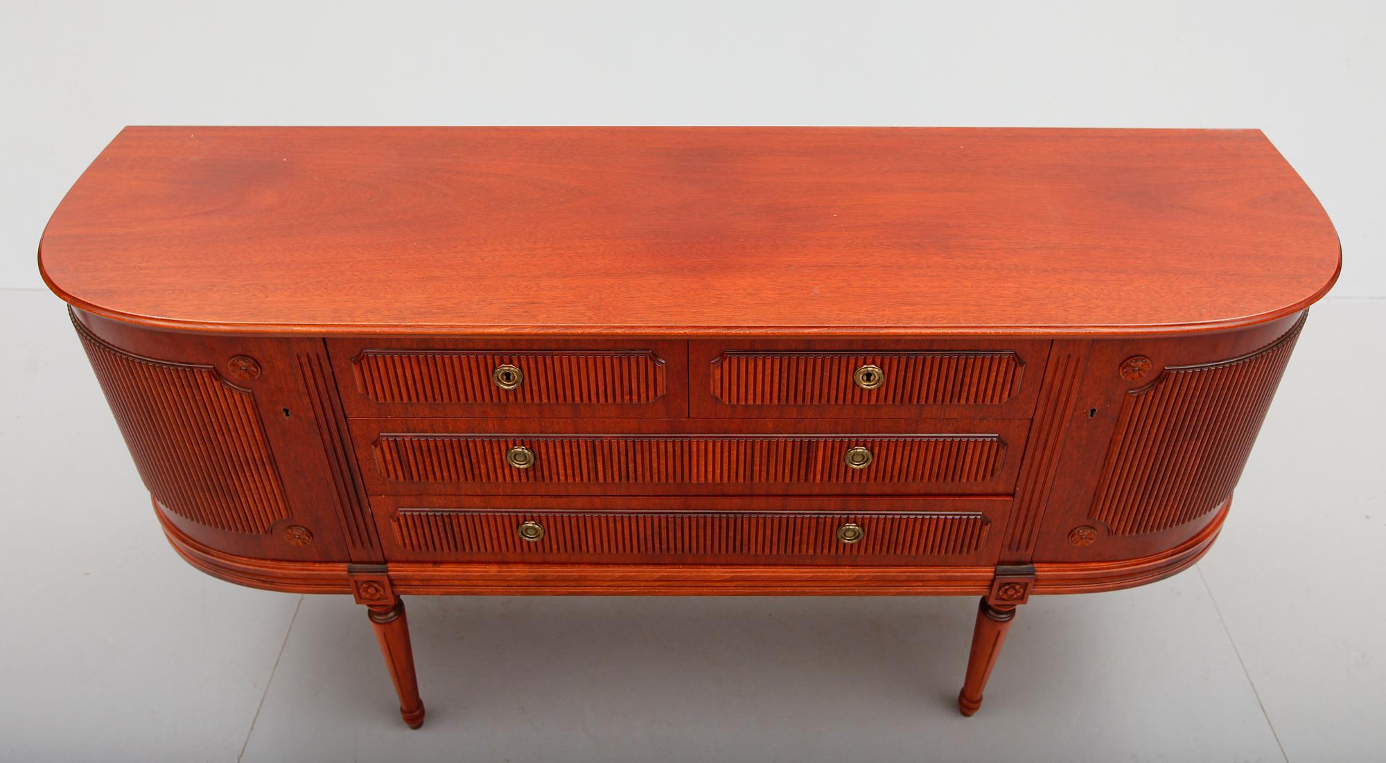 SIDEBOARD, gustaviansk stil, 1900-talets andra hälft.