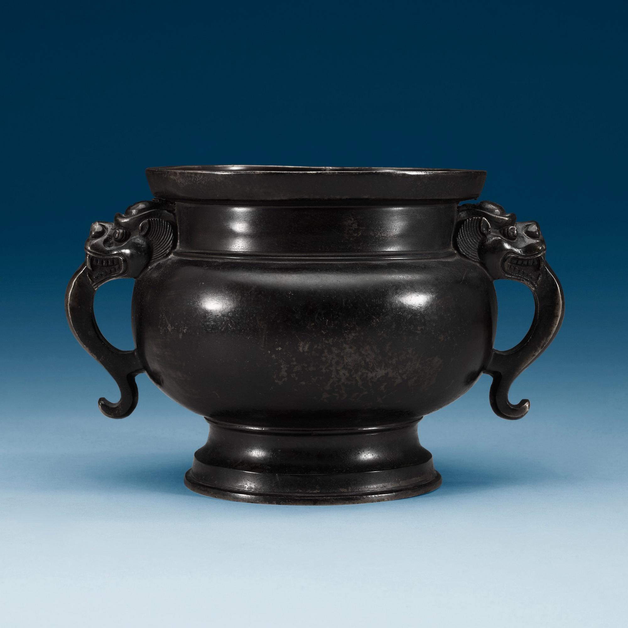 A bronze censer, Ming dynasty (1368-1644), with seal mark.