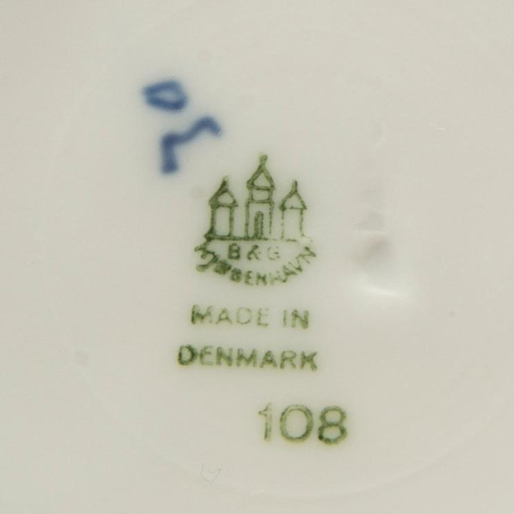 A 26 pcs Musselmalet tea service  from Bing & Gröndahl Denmark later part of the 20th century.