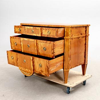 A late Gustavian dresser around 1800.