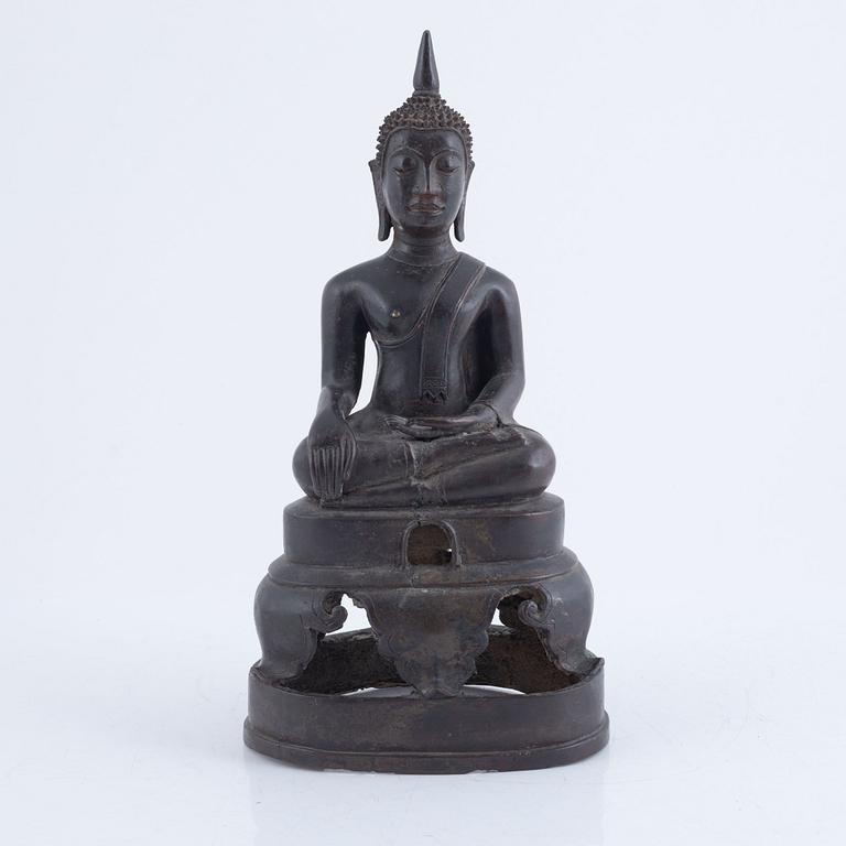 A bronze sculpture of a seated buddha, Thailand, presumably Lanna, 19/20th century.