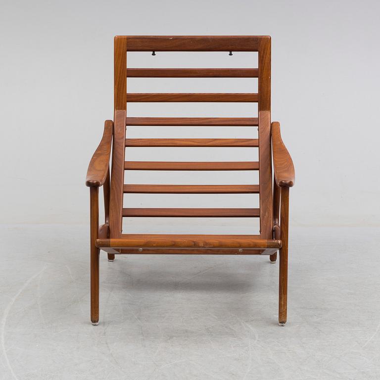 A 1950s/1960s easy chair.