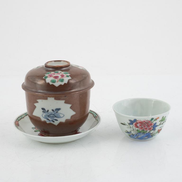 Two porcelain cups, China, Qianlong (1736-95).