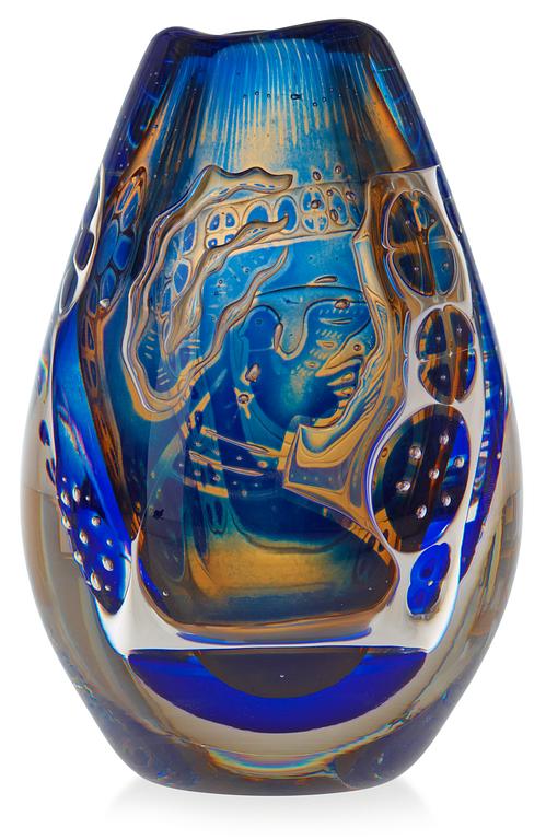 An Edvin Öhrström Ariel vase, Orrefors 1975.