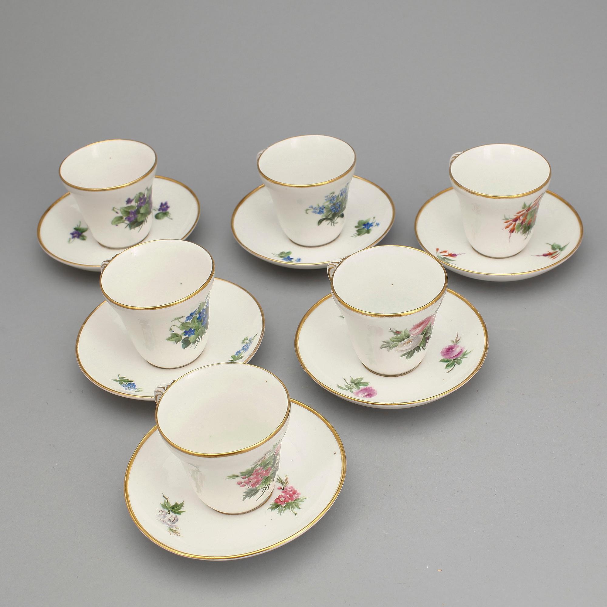KAFFEKOPPAR MED FAT, 6 delar, porslin, Royal Copenhagen, 1800-tal.