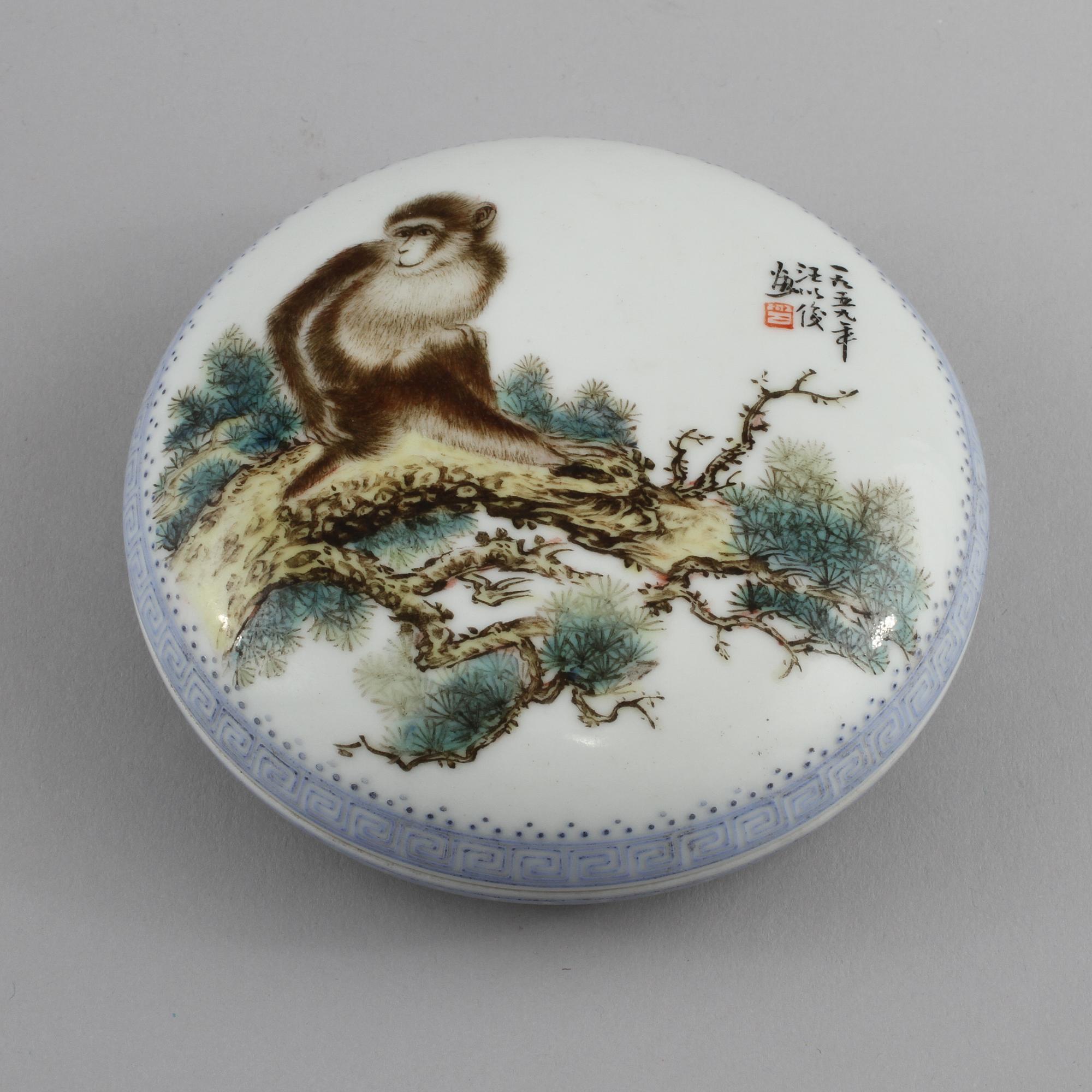 STÄMPELASK, porslin, möjligen republik, 1900-tal.