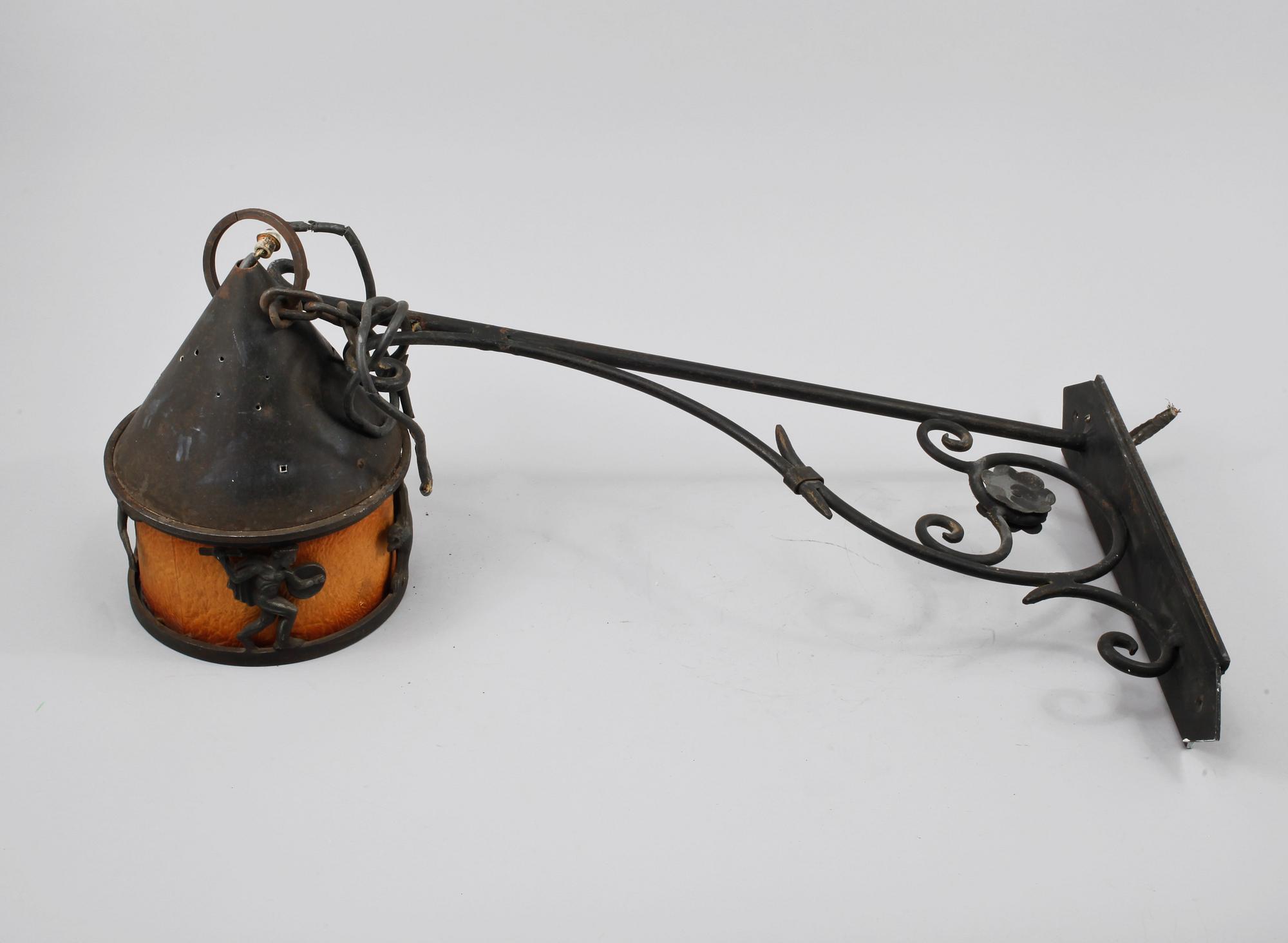 VÄGGLAMPA, 1900-talets första kvartal.