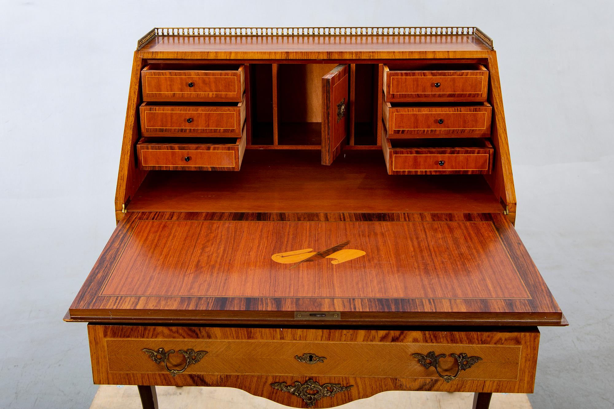 Sekretär Louis XV-stil 1900-talets mitt.
