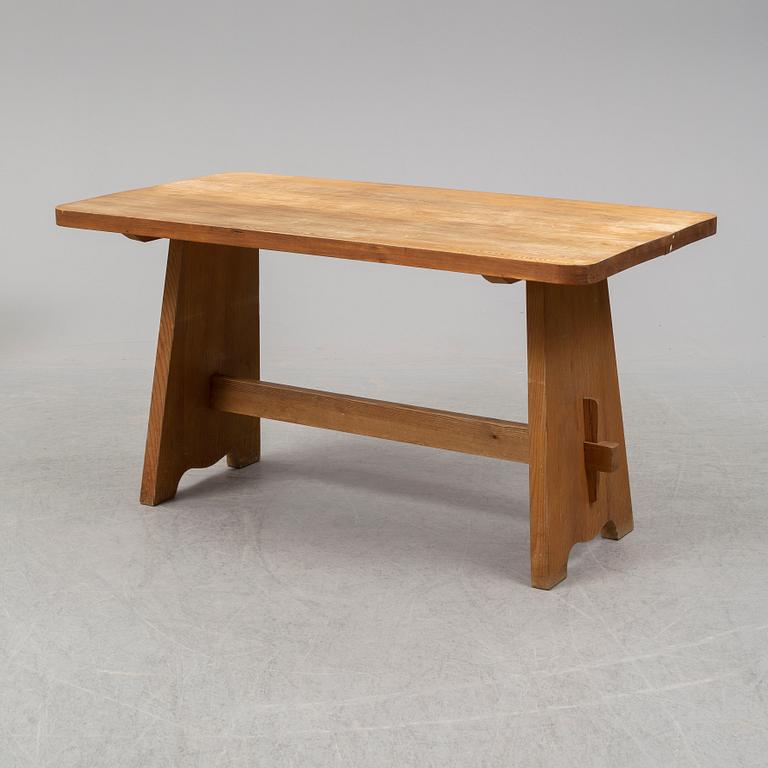 SPORTSTUGEMÖBEL, a pine dinner table and four chairs (3+1), one by Göran Malmvall, Svensk Fur, Sweden mid 20th century.