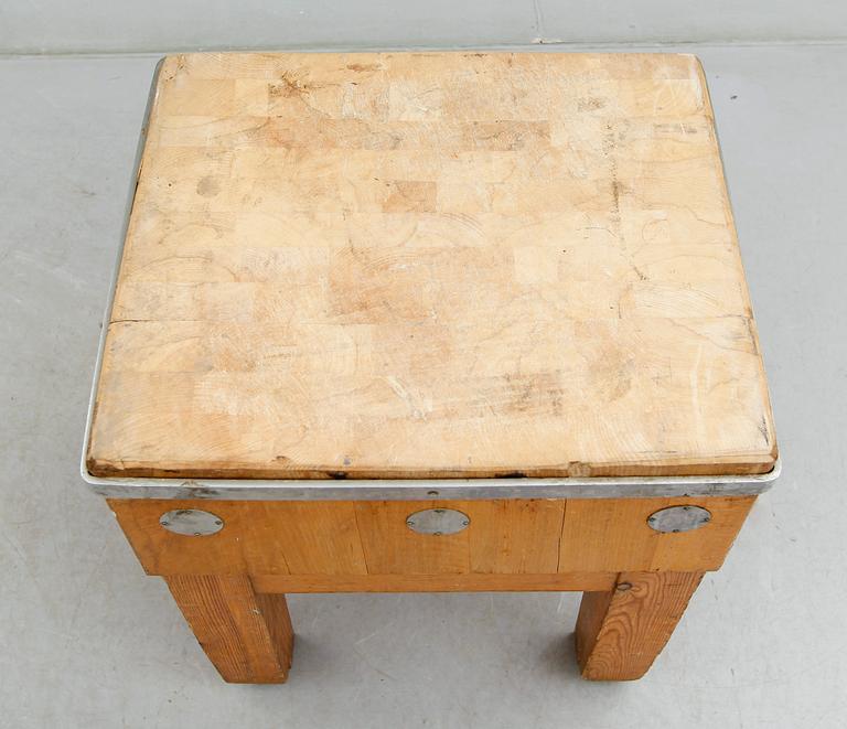 SLAKTBÄNK / HUGGKUBBE, 1900-tal.