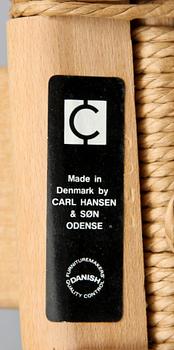 KARMSTOLAR, ett par "Y-stolen". Hans Wegner för Carl Hansen & son, Danmark.