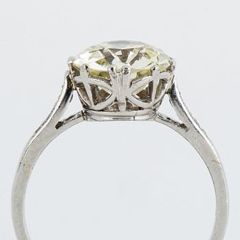 Old-cut diamond ring.