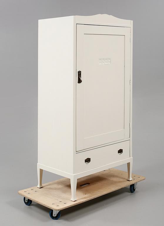 KLÄDSKÅP, jugend, 1900-talets början.