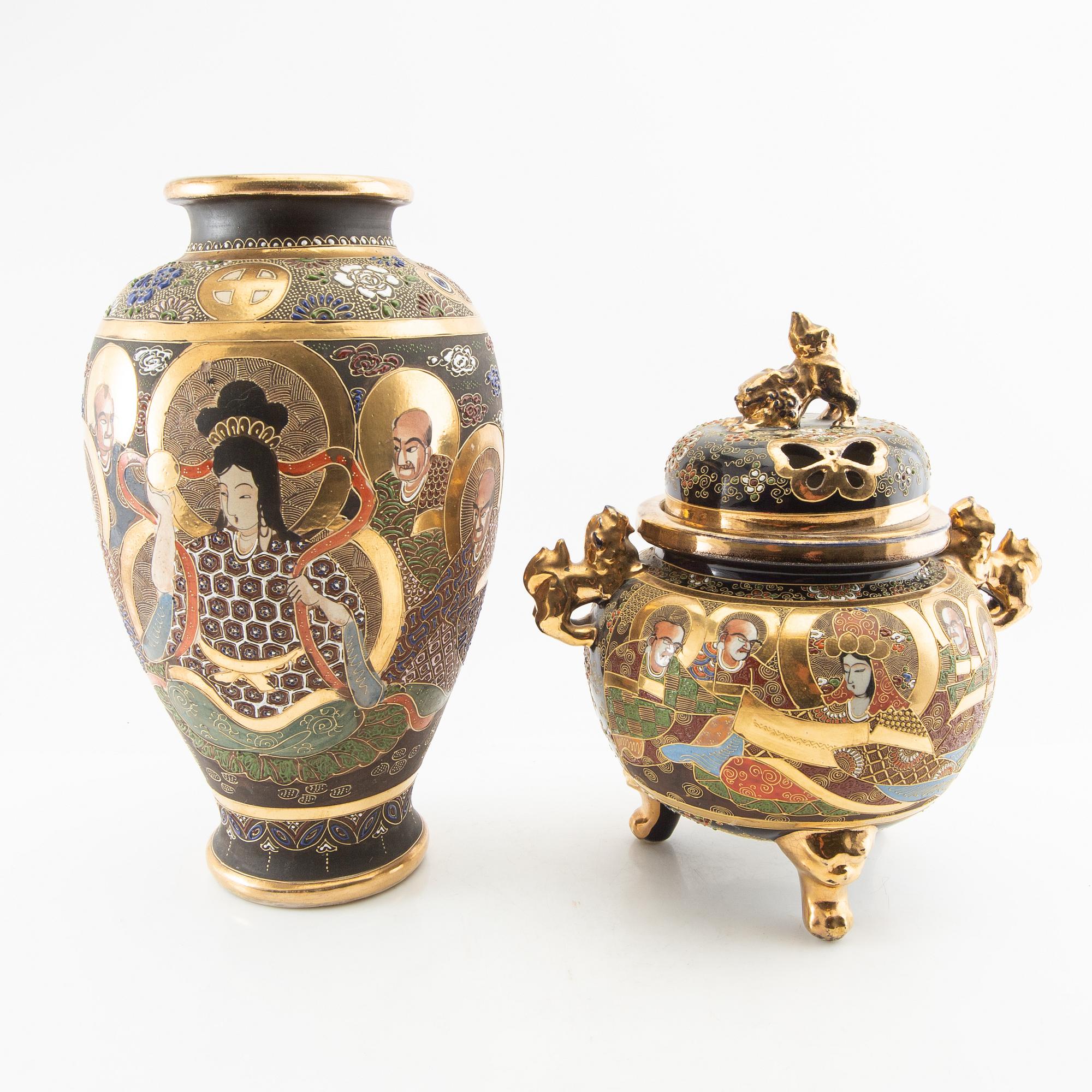 Vas samt urna med lock Satsuma Japan 1900-tal porslin.