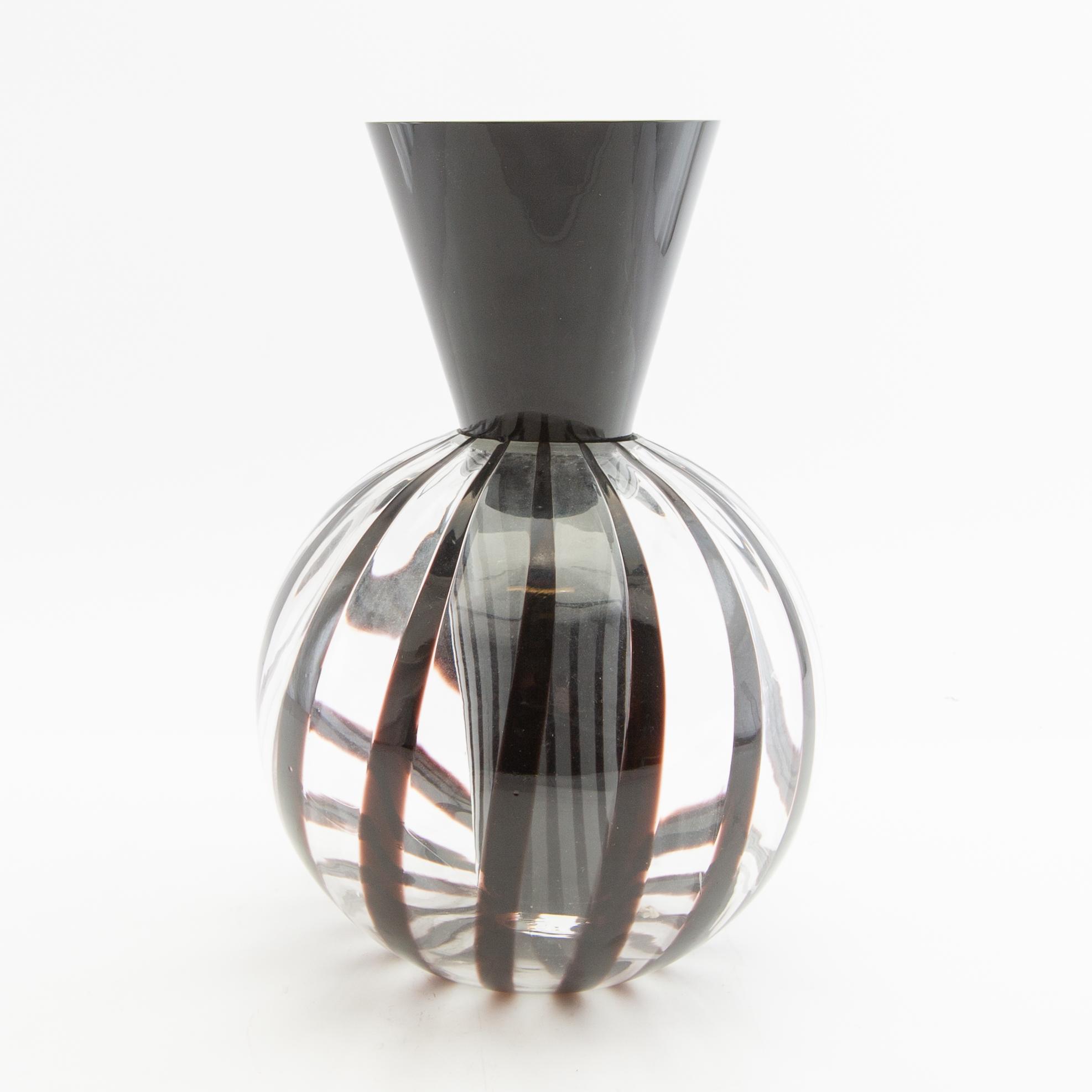 A vase, two pieces, late 20th century.