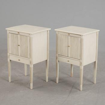 SÄNGBORD, ett par, gustaviansk stil, 1900-talets andra hälft.