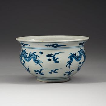 A blue and white censer, Qing dynasty, circa 1800.