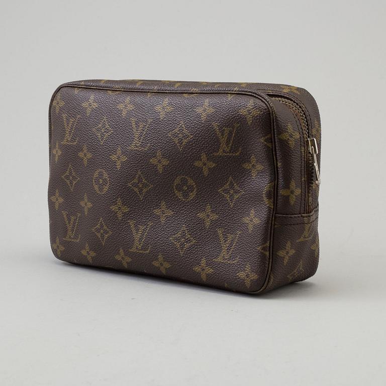 A Louis Vuitton "Trousse Toilette 23" toilet bag.