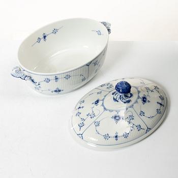 Royal Copenhagen, servisdelar, 9 st, "Musselmalet halvblonde", Danmark.