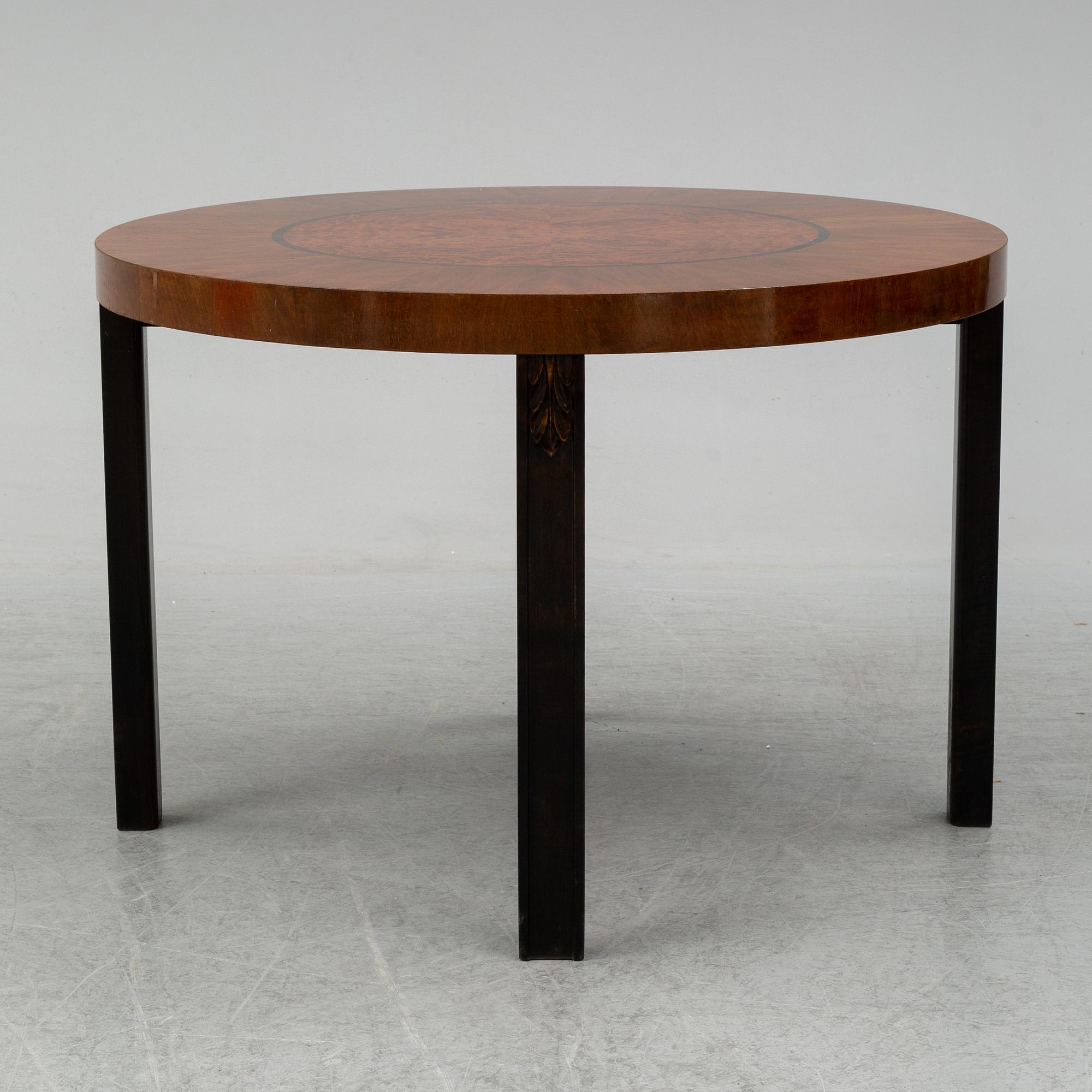 a Art Déco coffee table from the 1920's-/30's.