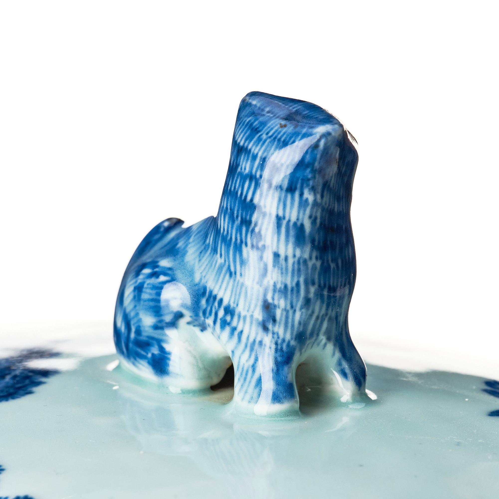 A Chinese tureen with cover, Qing dynasty, Qianlong (1736-95).