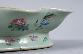 UPPLÄGGNINGSFAT, 2 st, porslin, Kina, 1800/1900- tal.