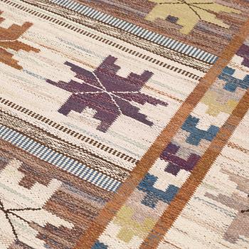 CARPET. "Höstmattan". Flat weave. 305,5 x 201,5 cm. Signed AB MMF.