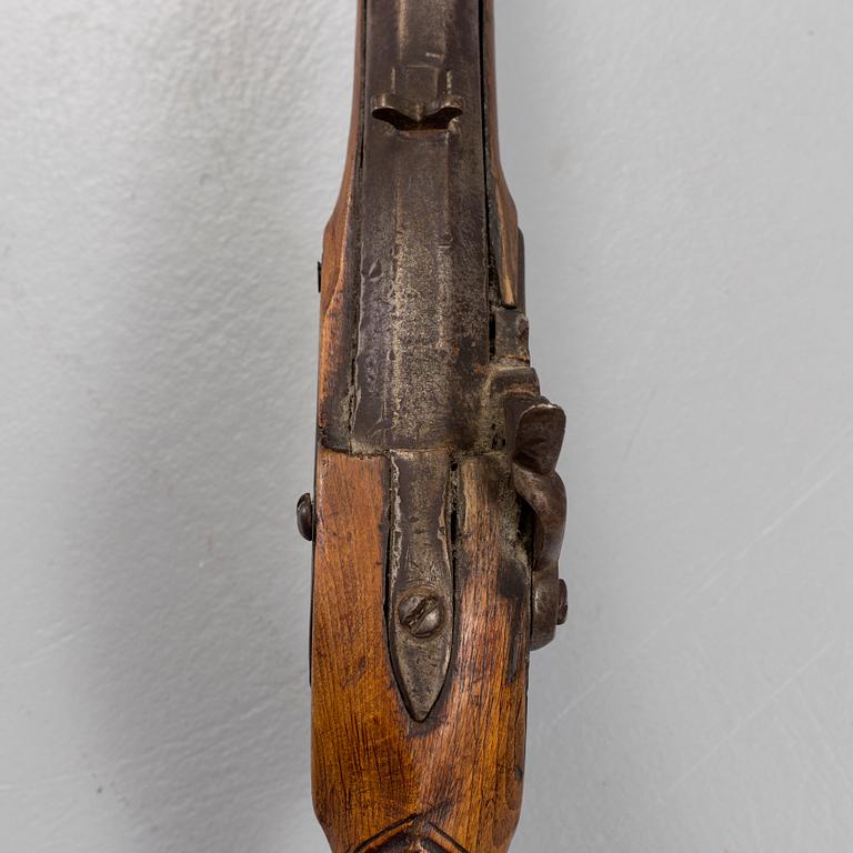 A late 18th century rifle changed fråm flint lock to percussion lock.