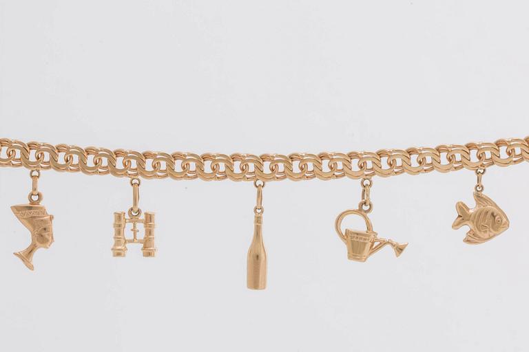 ARMBAND, 18K guld bismarcklänk med 5  berlocker, 21,7 g, Esto AB Guldvarufirman Stockholm 1963.