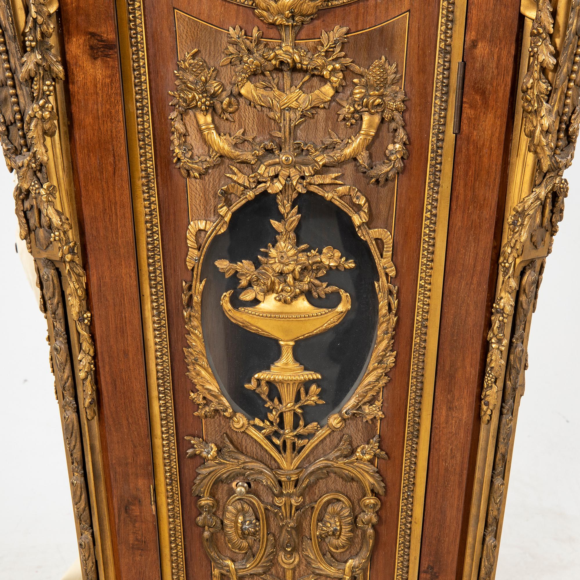 Golvur Louis XV-stil 1800-talets senare del.