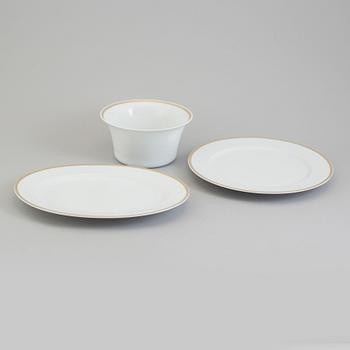 UPPLÄGGNINGSFAT 2 st SAMT SKÅL, porslin, Médaillon Méandre d'Or, Ikarus, Versace för Rosenthal.