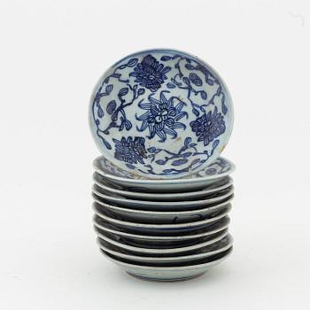 A set of 10 similar Chinese blue and white porcelain small dishes, late Qing dynasty, second half of the 19th Century.