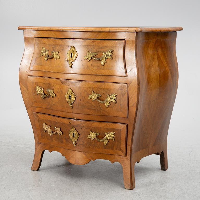 Byrå, rokoko, i Johan Åbrandts art (Stockholm 1749-1773),  1700-talets andra hälft.