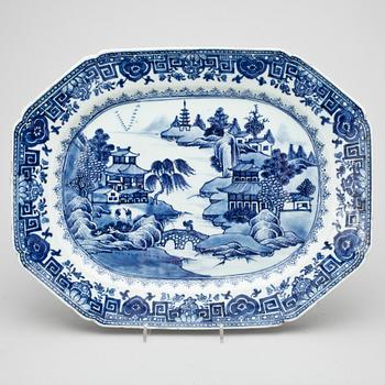 STEKFAT, porslin, Kina, Qianlong (1736-1795).
