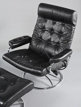 FÅTÖLJER, ett par, samt FOTPALLAR, ett par, Ekornes, Norge, 1900-talets andra hälft.