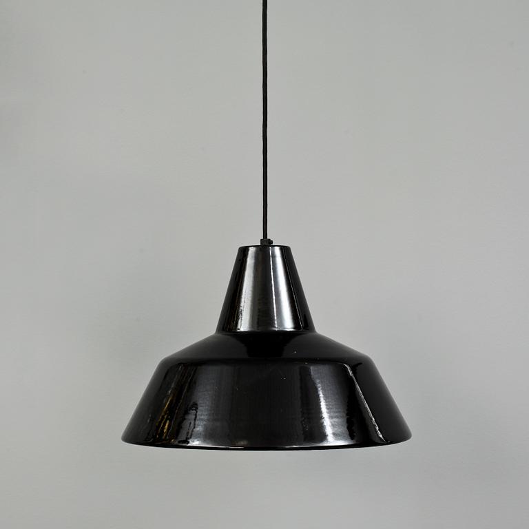 TAKLAMPA, Vaerkstedlampa, Arne Jacobsen, Louis Poulsen. Diam 40, h 27.