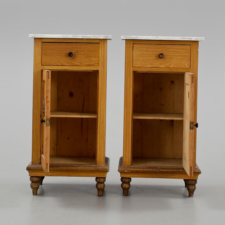 SÄNGBORD, ett par. Omkring år 1900.