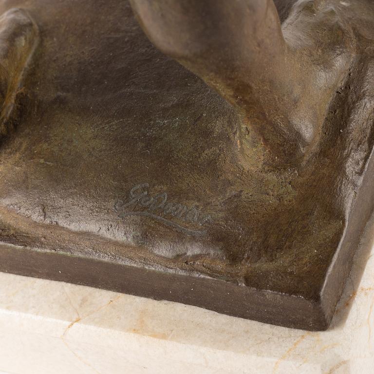 Gudmar Olovson, skulptur. Bemålad konstmassa. Signerad. Total höjd 22 cm.